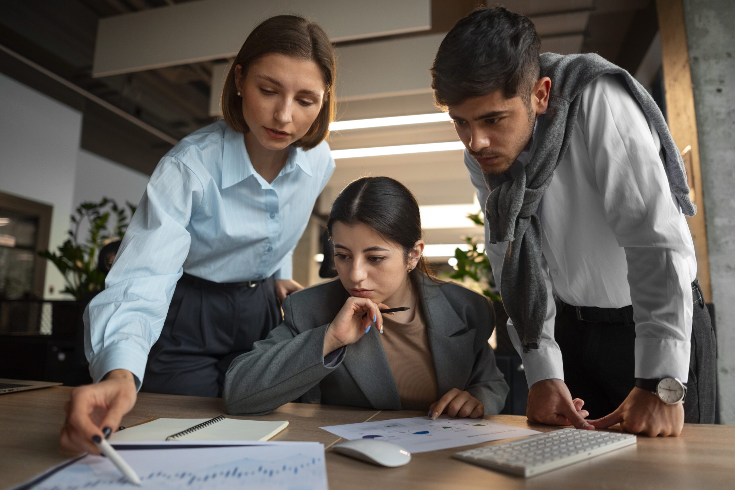 financial-team-reviewing-strategy-johannesburg-accounting-firm Professional finance team reviewing reports and planning strategy – Johannesburg-based accounting and advisory firm supporting SMEs and professionals.